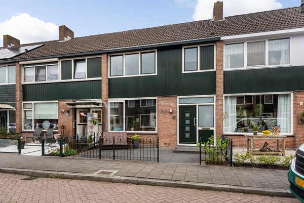 Iepenstraat 17, Roelofarendsveen